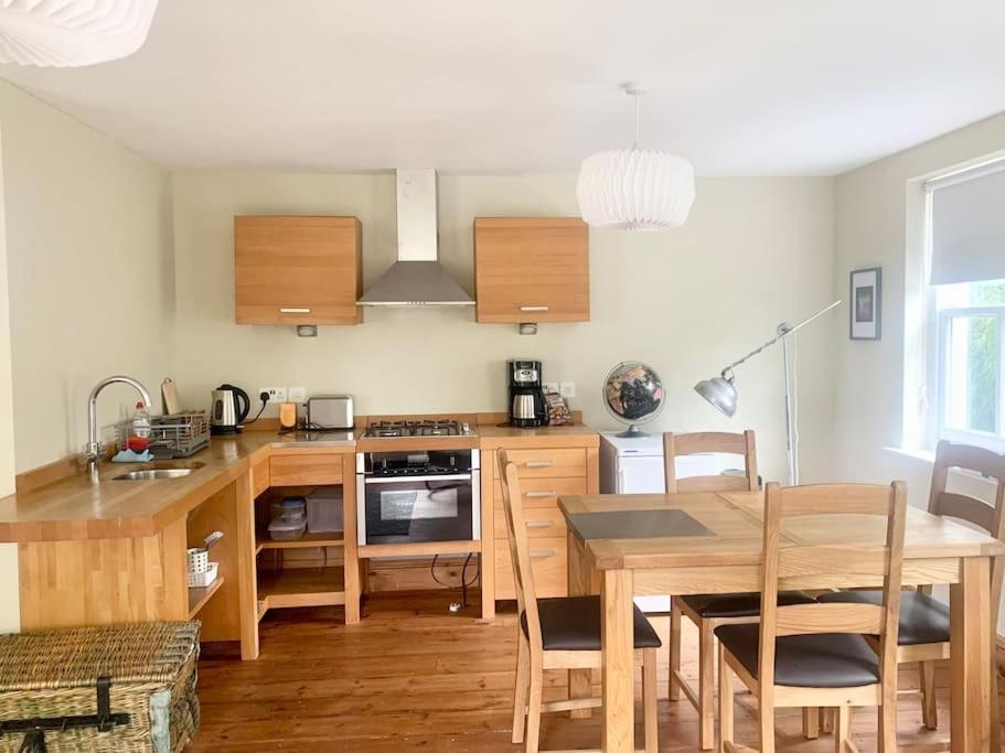 Delightful Ely House Bright And Warm With Cathedral View Apartment Exterior photo
