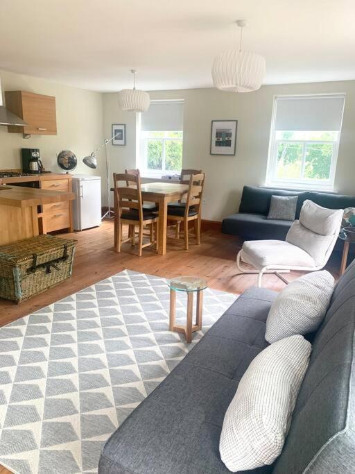 Delightful Ely House Bright And Warm With Cathedral View Apartment Exterior photo
