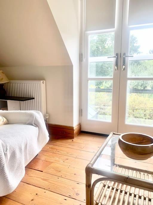 Delightful Ely House Bright And Warm With Cathedral View Apartment Exterior photo