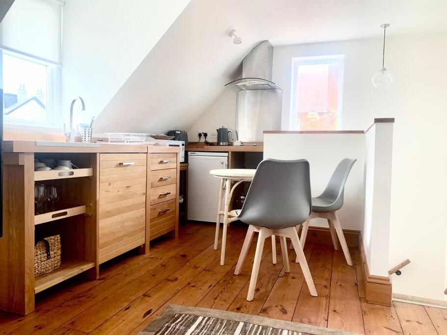 Delightful Ely House Bright And Warm With Cathedral View Apartment Exterior photo
