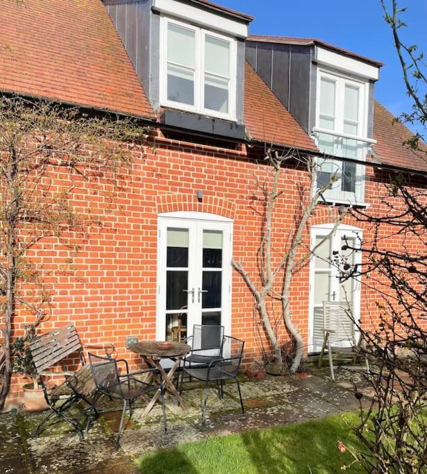 Delightful Ely House Bright And Warm With Cathedral View Apartment Exterior photo